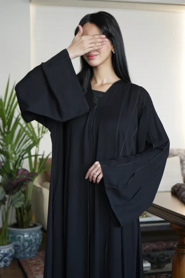 ⁦عبايه كلوش بقيطان و كسر بشكل مميز فى العبايه⁩ - الصورة ⁦5⁩