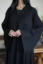 عبايه كلوش بقيطان و كسر بشكل مميز فى العبايه