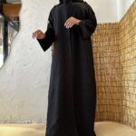 عبايه كتف بتطريز مميز من اسفل العبايه