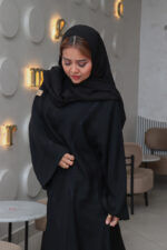 ⁦عباية كلوش بياقه مطرزه باري بخيوط كحلي⁩ - الصورة ⁦3⁩