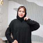 ⁦عبايه كلوش مزينه بكسر من اجناب و زراير على اكمام بشكل مميز⁩ - الصورة ⁦3⁩