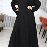 عبايه كلوش مزينه بكسر من اجناب و زراير على اكمام بشكل مميز