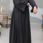⁦عبايه كلوش بكسر من الاكتاف والجوانب بشكل مميز⁩ - الصورة ⁦4⁩