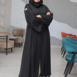 ⁦عبايه كلوش بكسر من الاكتاف والجوانب بشكل مميز⁩ - الصورة ⁦3⁩