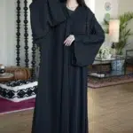 ⁦عباية بشك على الاكتاف بقصه كم اماراتي⁩ - الصورة ⁦2⁩