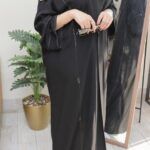 ⁦عبايه كريب ملكي بشك اسود و قيطان⁩ - الصورة ⁦6⁩