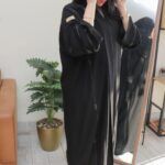 ⁦عبايه كريب ملكي بشك اسود و قيطان⁩ - الصورة ⁦7⁩