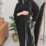 ⁦عبايه كريب ملكي بشك اسود و قيطان⁩ - الصورة ⁦9⁩