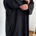 عباية كلاسيك نص بشت بتطريز اسود امامى