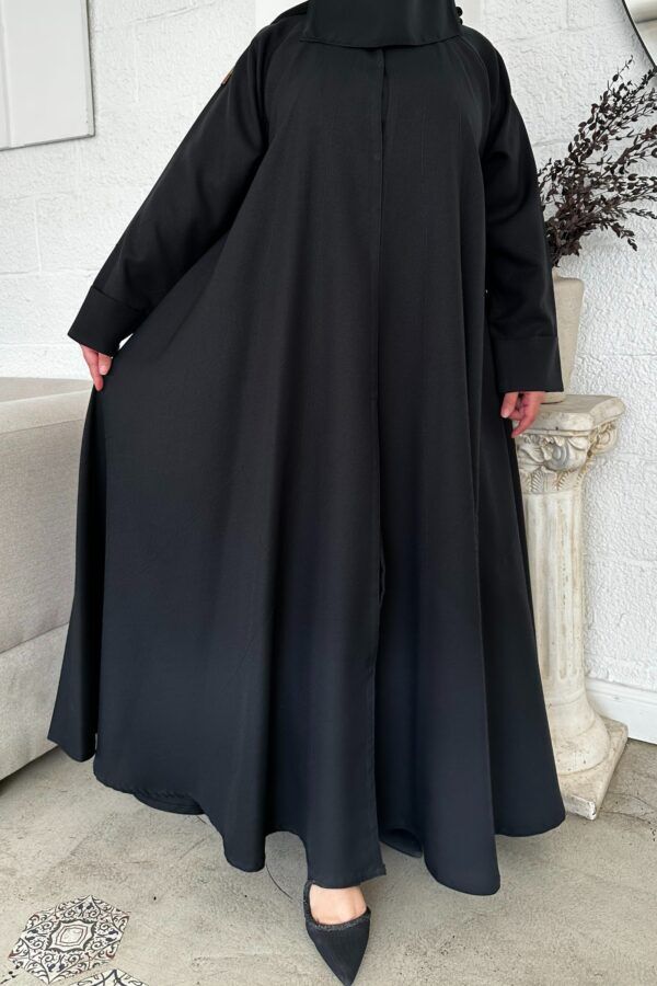 ⁦عبايه كلوش ساده بخيوط اسود مخفي⁩ - الصورة ⁦8⁩