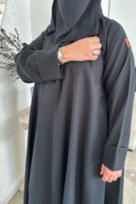 ⁦عبايه كلوش ساده بخيوط اسود مخفي⁩ - الصورة ⁦3⁩
