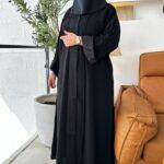 عبايه مصممه بكريب تناسب جميع طلعاتك