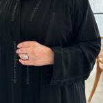 عبايه بشك اسود من امام بخرز ولولو اماراتي