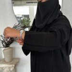 ⁦عبايه بشك اسود من امام بخرز ولولو اماراتي⁩ - الصورة ⁦2⁩