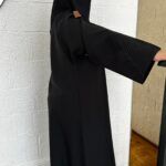 ⁦عبايه ساده بخيوط قصب على كم⁩ - الصورة ⁦4⁩