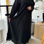 ⁦عبايه ساده بخيوط قصب على كم⁩ - الصورة ⁦5⁩