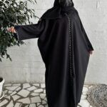 ⁦عبايه لف بخياطه يد مخفى من اكتاف وامام مميزه وكلاسيك⁩ - الصورة ⁦4⁩