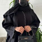 ⁦عبايه لف بخياطه يد مخفى من اكتاف وامام مميزه وكلاسيك⁩ - الصورة ⁦9⁩