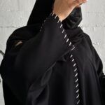 ⁦عبايه لف بخياطه يد مخفى من اكتاف وامام مميزه وكلاسيك⁩ - الصورة ⁦10⁩