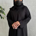 ⁦عبايه كلوش بشك مخفى على اكمام على شكل x⁩ - الصورة ⁦3⁩