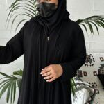 ⁦عبايه كلوش كلاسيك مزينة بدقات اري من امام⁩ - الصورة ⁦5⁩