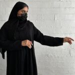 ⁦عبايه كلوش كلاسيك مزينة بدقات اري من امام⁩ - الصورة ⁦6⁩