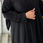 ⁦عبايه كلوش كلاسيك مزينة بدقات اري من امام⁩ - الصورة ⁦2⁩