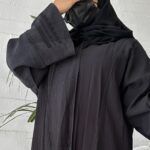 ⁦عبايه كريب اسود لف بشريط مميز⁩ - الصورة ⁦9⁩