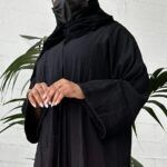 ⁦عبايه كريب اسود لف بشريط مميز⁩ - الصورة ⁦5⁩