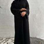 ⁦عبايه نواعم بشك على اكمام على شكل ورود اسود⁩ - الصورة ⁦8⁩