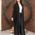 ⁦عباية بياقه قيطان ناعم بدق زي بلون ابيض⁩ - الصورة ⁦4⁩