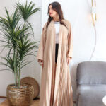 ⁦عباية بيج بكسرات بليسه ملونه⁩ - الصورة ⁦2⁩