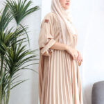 ⁦عباية بيج بكسرات بليسه ملونه⁩ - الصورة ⁦6⁩