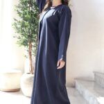 ⁦عباية كحلي كلاسيك لمعه بتصميم مميز⁩ - الصورة ⁦3⁩