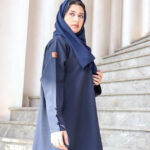 ⁦عباية كحلي كلاسيك لمعه بتصميم مميز⁩ - الصورة ⁦6⁩