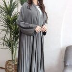 ⁦عباية رمادي بكسرات بليسه ملونه⁩ - الصورة ⁦6⁩