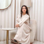 ⁦عباية بيج كلاسيك لمعه بتصميم مميز⁩ - الصورة ⁦2⁩