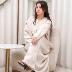 ⁦عباية بيج كلاسيك لمعه بتصميم مميز⁩ - الصورة ⁦3⁩