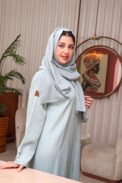 عبايات ملونة