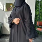 ⁦عباية شيك اسود على يد بلون اسود و محدد بكسر⁩ - الصورة ⁦7⁩