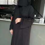 ⁦عباية شيك اسود على يد بلون اسود و محدد بكسر⁩ - الصورة ⁦4⁩