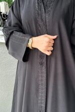 ⁦عبايه راقي كلوش مودل شك في اكتاف  و امام⁩ - الصورة ⁦2⁩