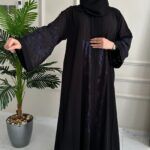 ⁦عباية كتف مطرزه من اكمام و خلف بلون كحلي⁩ - الصورة ⁦4⁩