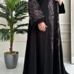 عبايه كتف مرسومه من اكمام و خلف بلون نحاسي