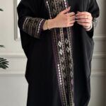 ⁦عباية سدو نص بشت بشريط مطرزه ملونه من الأمام والأكمام⁩ - الصورة ⁦3⁩