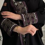 عباية سدو نص بشت بشريط مطرزه ملونه من الأمام والأكمام