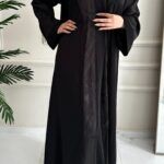 ⁦عباية كتف مرسومه من اكمام و خلف بلون اسود⁩ - الصورة ⁦3⁩