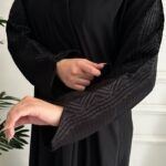 ⁦عبايه كلوش بلياقه دبل و اكمام مطرزه بشك مخفي⁩ - الصورة ⁦4⁩