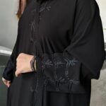 ⁦عبايه كلاسيك بتطريز ارى بلون الاسود⁩ - الصورة ⁦4⁩