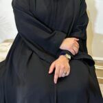 ⁦عباية كلوش نواعم ساده بكم مربع بحدده بفايفين⁩ - الصورة ⁦2⁩